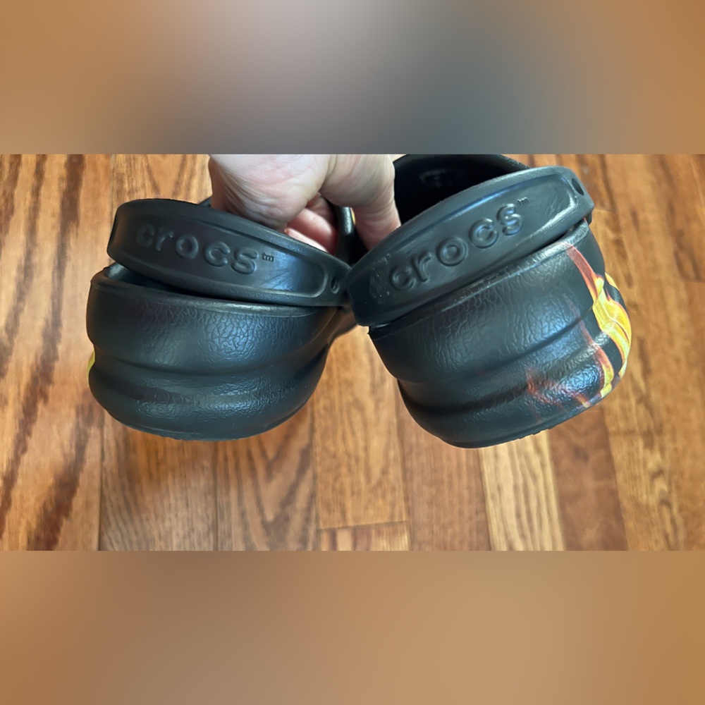 CROCS Bistro Graphic Flame 🔥 Slip Resistant Unisex Clogs Sz M 8  W10 - Picture 7 of 8